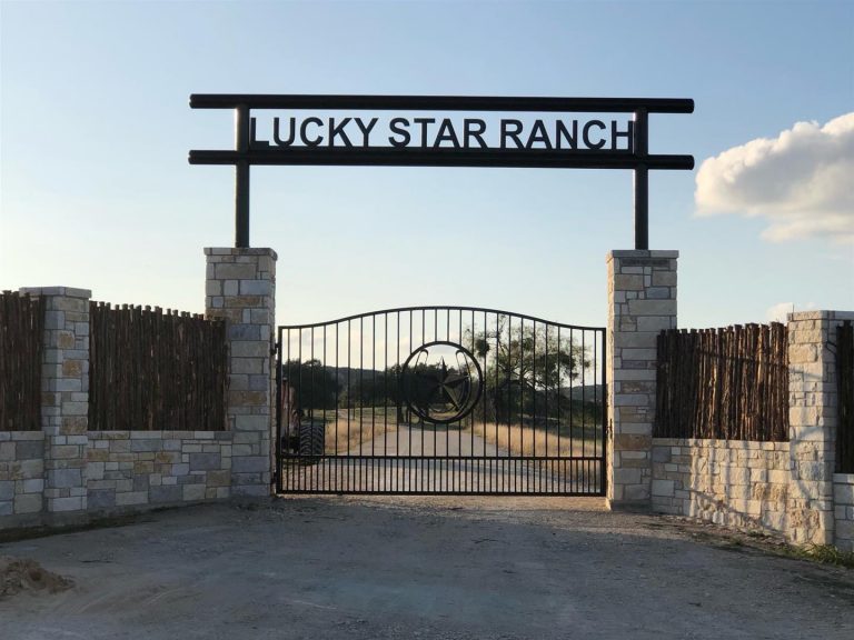 Lucky-Star-Rustic-Stone-Metal-Wood-Ranch-Entry-gate